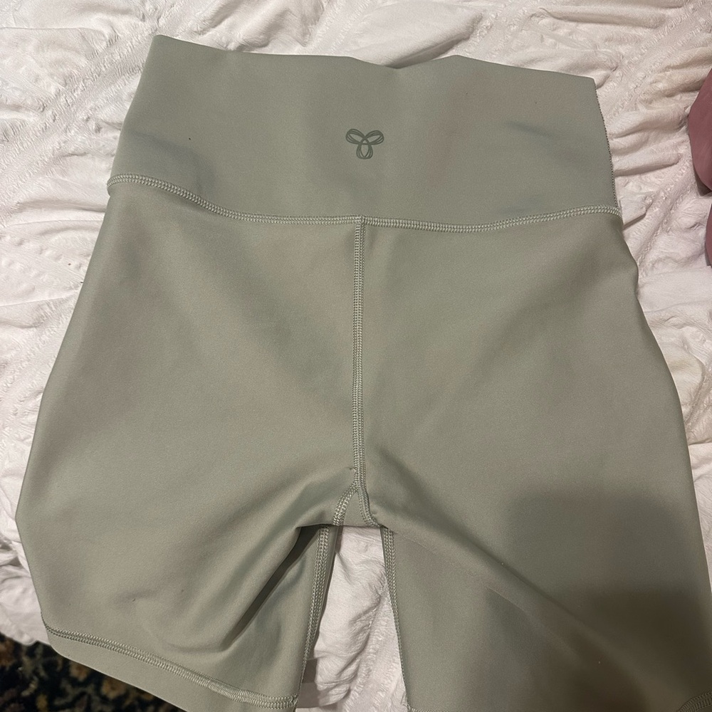 Aritzia TNA Butter Biker shorts